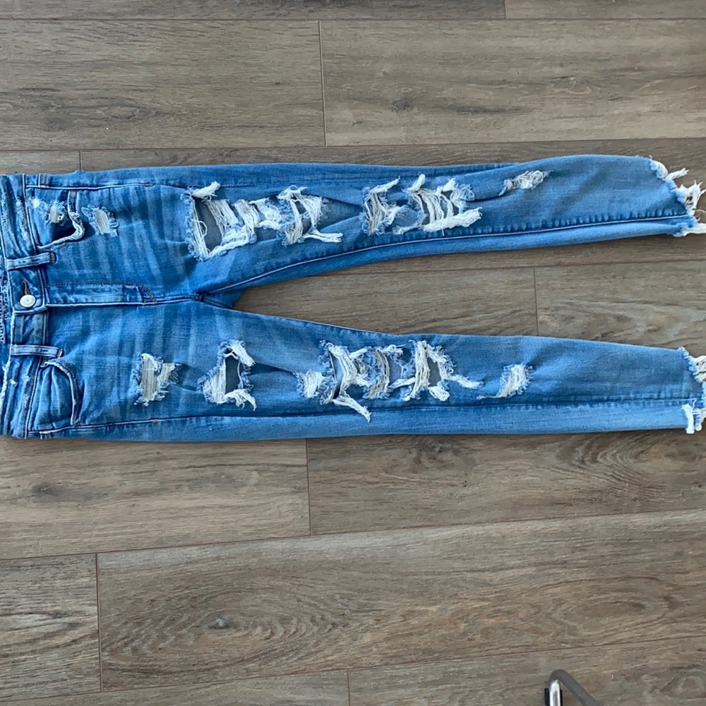 Worn 5 times ripped American eagle ripped jeans